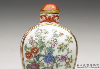 图片[2]-Snuff bottle with floral decoration in famille rose, Qing dynasty, Jiaqing reign (1796-1820)-China Archive